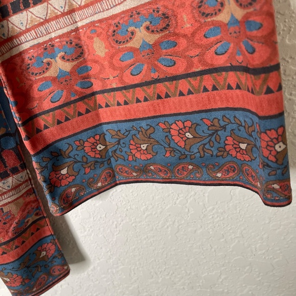 L.A. ROXX Bell Sleeve Floral & Geo Pattern Romper Suede Feel Fabric Size XS - Picture 2 of 7